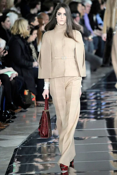 Look 11